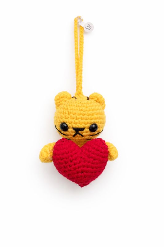 Kitty w Heart Hanging