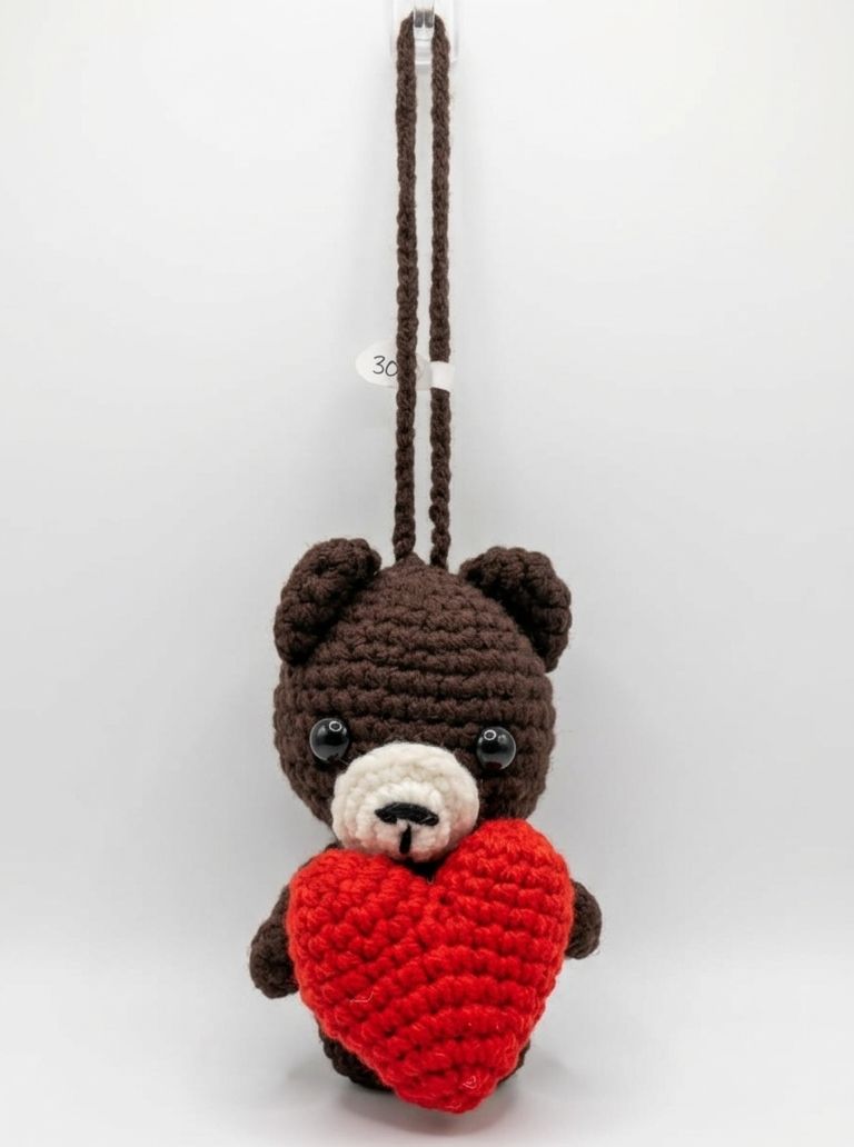 Teddy w Heart Hanging