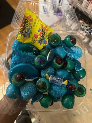 Duo Platter With Grapes Stuffed With Gushers
