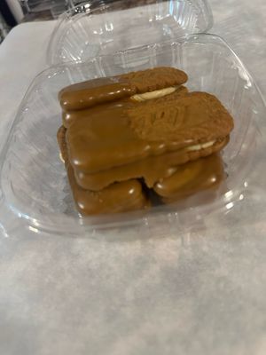 Biscoff Cheesecake Sandwiches