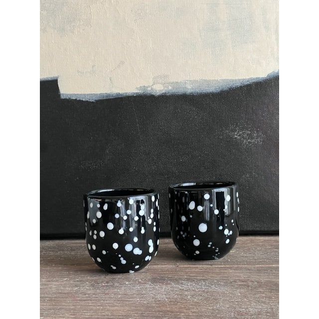 Sisi Mok Black Dots