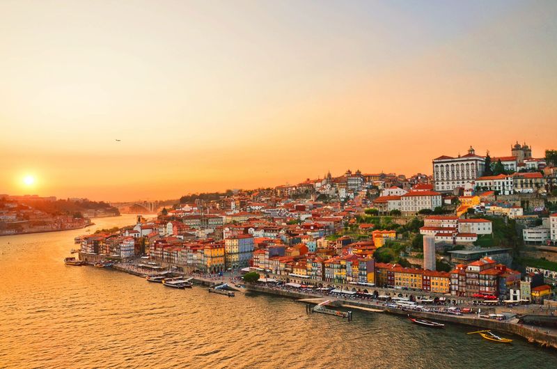 PORTUGAL : PORTO – SUR LES RIVES DU DOURO