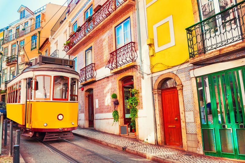 PORTUGAL : LISBONNE – MAGICIENNE ET CHARMEUSE