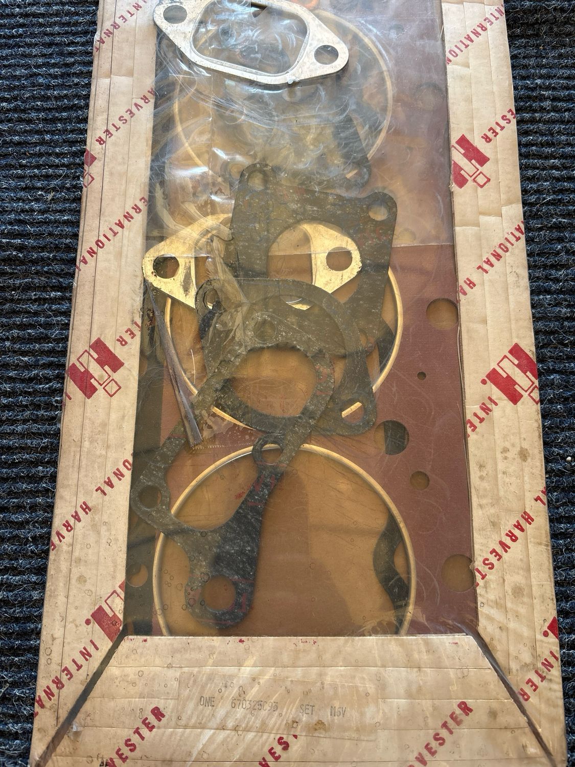 IH Gasket Set 670325C93