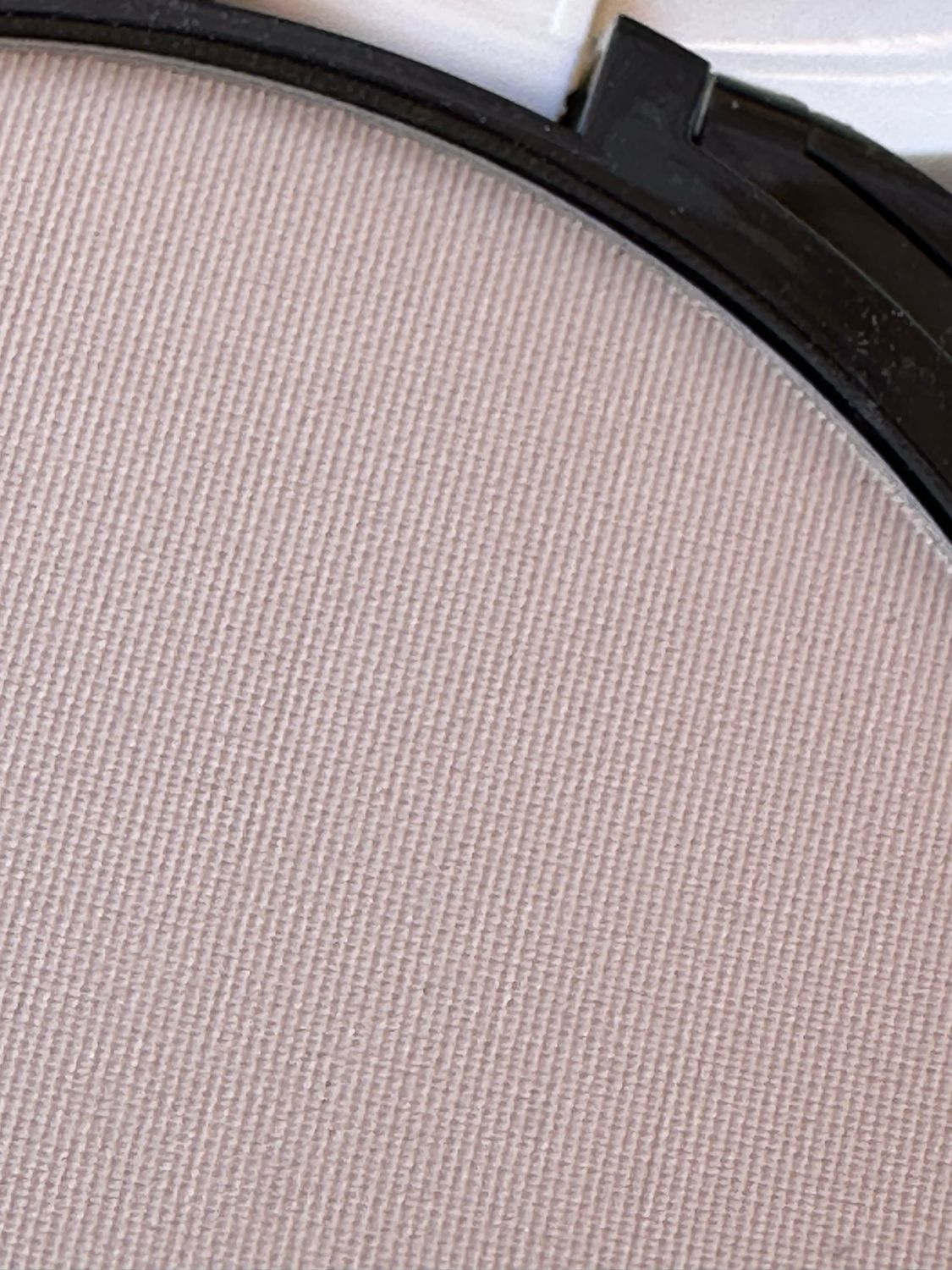 H &amp; M Immaculate Compact Foundation Powder Foundation Velvet Finish / Alabaster / Cream, Colour: Alabaster