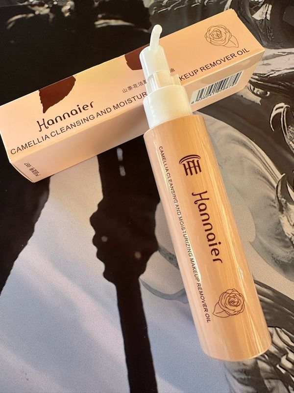 Hannaier Camellia Cleansing Oil And Moisturising Cleanser &amp; Makeup Removing Oil, 120 mL - In-House High Quality Product