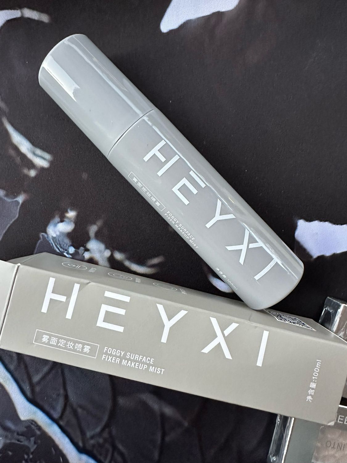 HAYXI Foggy Surface Fixer Makeup Mist, Setting Spray, Long-lasting Makeup Setting Spray Moisturizing Non-sticky Matte Finishing Makeup Primer Foundation Base Keep Your Face Fresh, 100 mL