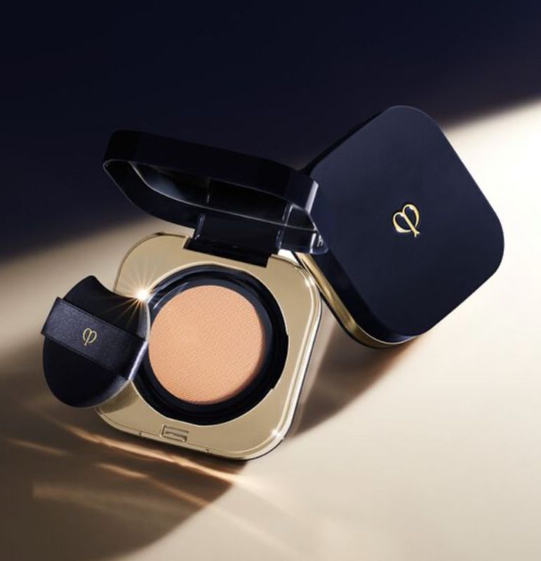 Clé de Peau BEAUTE Radiant Cushion Foundation Natural TEINT CUSHION ECLAT NATUREL RADIANT CUSHION FOUNDATION NATURAL Available in O20 Light Medium Ocher - New and O10 Light Ocher - New NEW