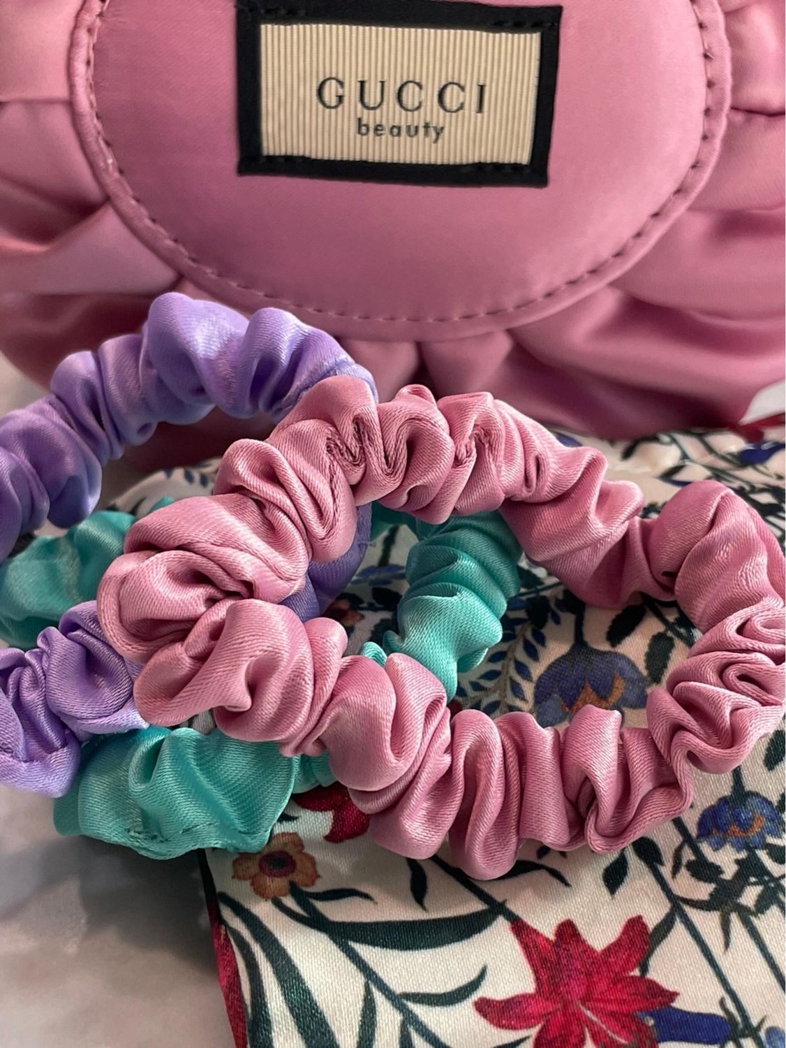 GUCCI Beauty Hair Silk Scrunchies ChouChous Accessories Set of 3 , GUCCI Beauty Floral Pouch + 3 Silk Scrunchies Set BN Sealed GWP Hair Accessories