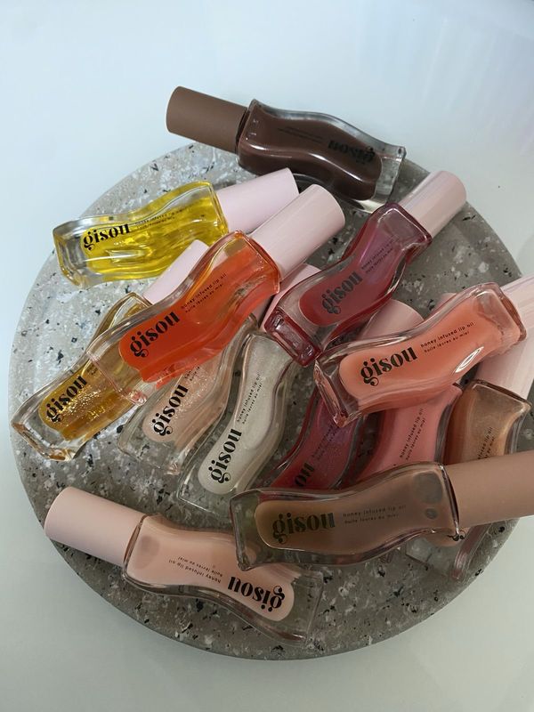 Gisou Honey Infused Lip Oil • Hydrating &amp; Glossy Lip Oil with Mirsalehi Honey &amp; Jojoba Seed Oil • Non-Sticky Shine • Watermelon Sugar • Vanilla Glaze • Sticky Toffee • Milky Mocha • 0.27 oZ Price Drop