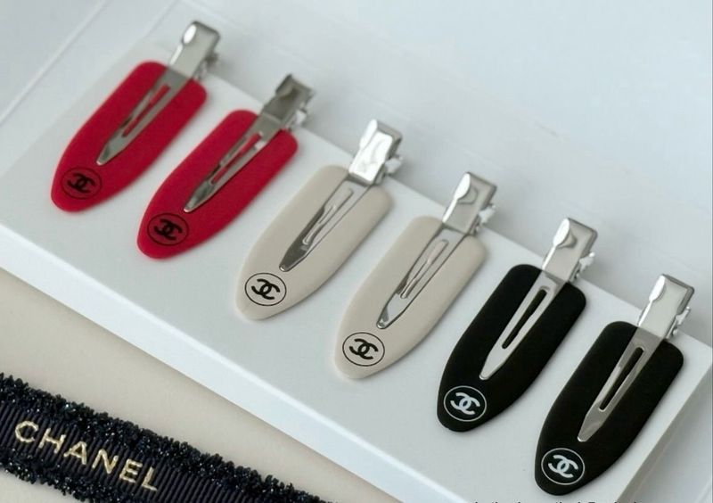 Chanel Beaute • Set of Six • no-bend • Hair Clips in Red • White • Black • Specifically Designed to Hold Hair in Place without Leaving Creases • Perfect Gift 💝