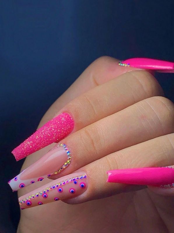 Do It Yourself Press On Elegant and Handmade Simple European and American Popular Nail Art Pieces with Blush Gradient Ins Style Pre-Made Fake Nails • 24Pcs • Medium Size • Mixed Pink Party Design