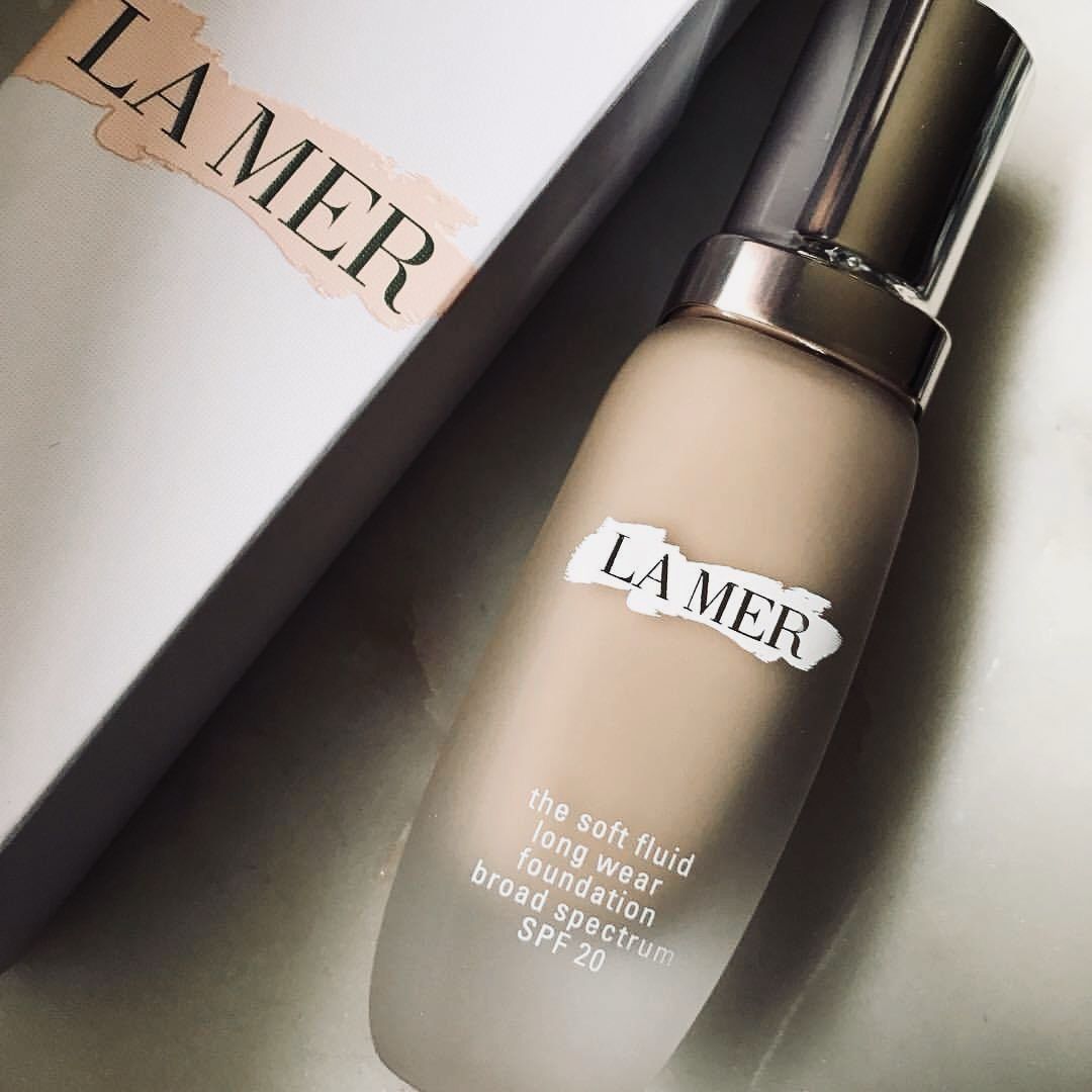 La Mer The Soft Fluid Long Wear Spf 20 With Solar Filter Foundation for Women•Velvet Finish•Oil-Free Formula•Real Silk Feel • 30 mL • Available Only In One Colour • Ivory 02 120) • Made In Belgium