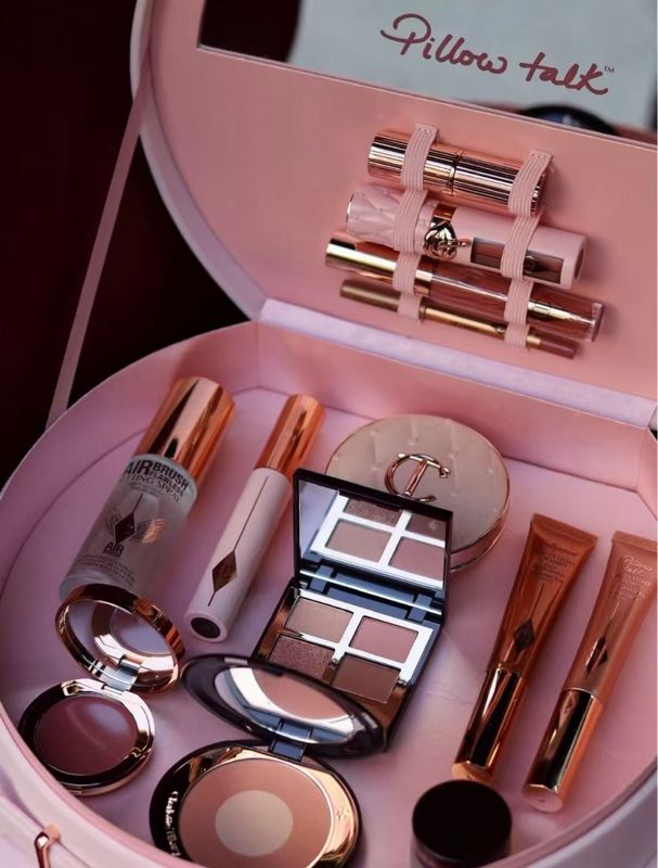 Charlotte Tilbury Pillow Talk • Dreams Come True • Makeup Kit • Limited Edition 15pcs • Beauty Gift Set with Lip • Eye &amp; Cheek Makeup Essentials in Iconic Nude-Pink Shades ‼️ Coming SOON