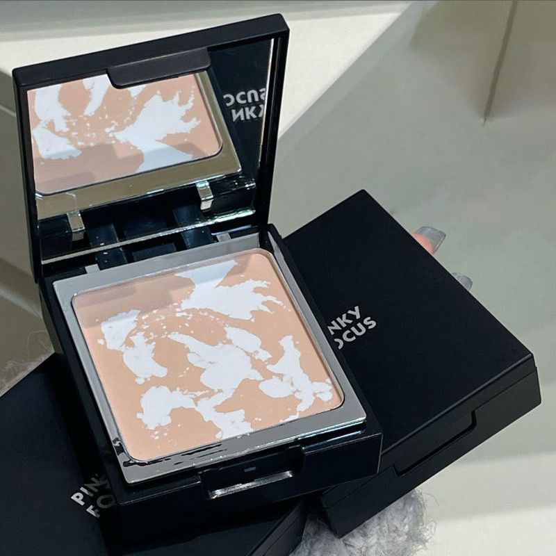 Pinky Focus • Sweet Soft Veil Hazy Mist Baking Powder • Prismatic • Oil Control • Satin Finish A Touch of Transparency • 02 • 10 g