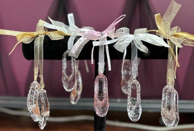 Acrylic Ballet Shoes Ornament, Color: Clear w/ White Ribbon