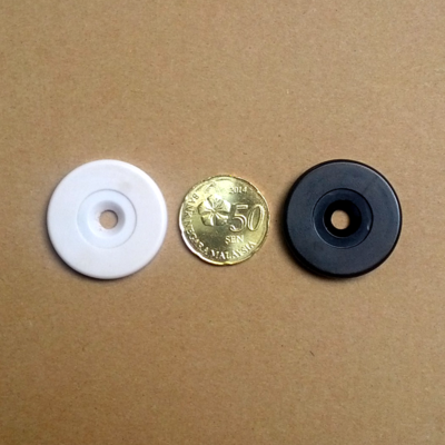 NTAG213 - Round 30 mm token with hole