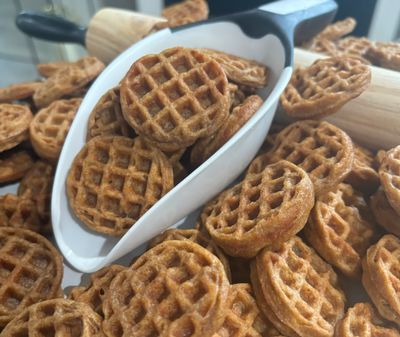 Chicken &amp; Waffles / Healthy | Holistic | Hand-Made | All Natural | Gourmet Dog Treats / Crunchy / NO Dyes / NO Preservatives / 25 Count Bag