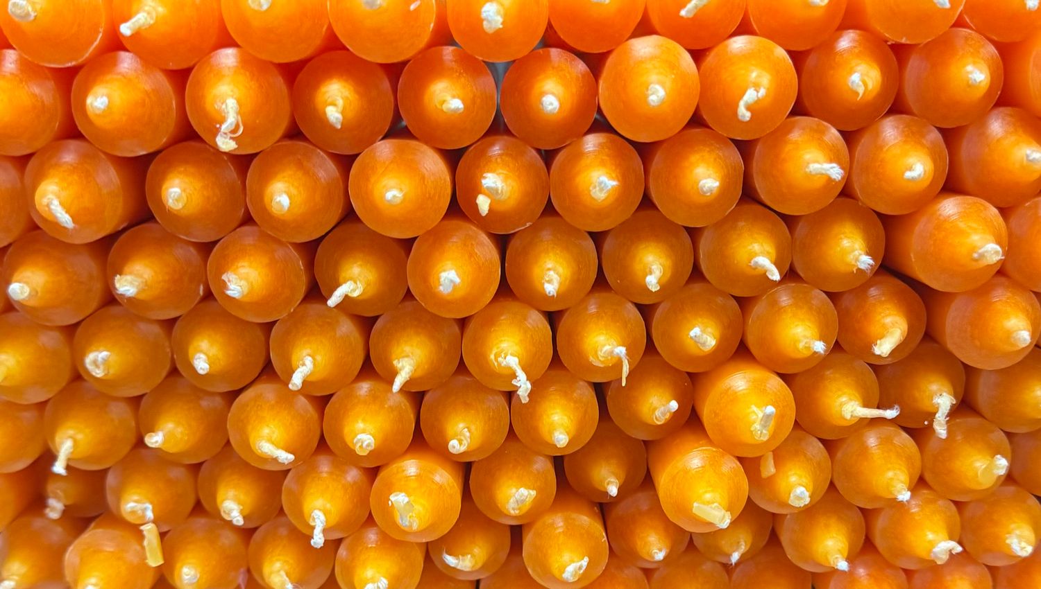 Bougies de couleur orange