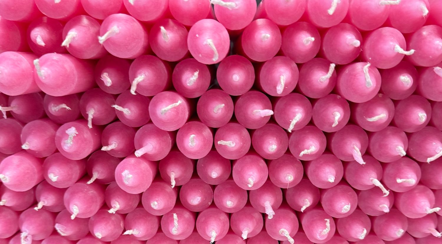 Bougies de couleur rose bonbon