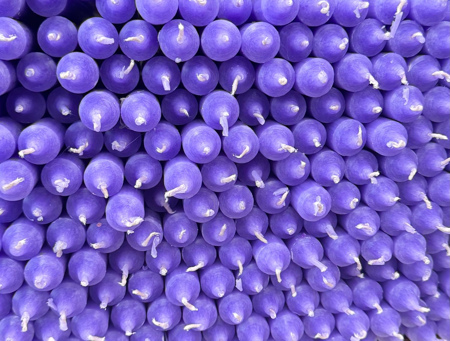 Bougies de couleur parme