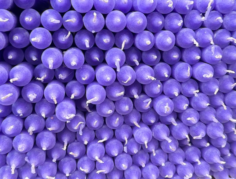 Bougies de couleur parme