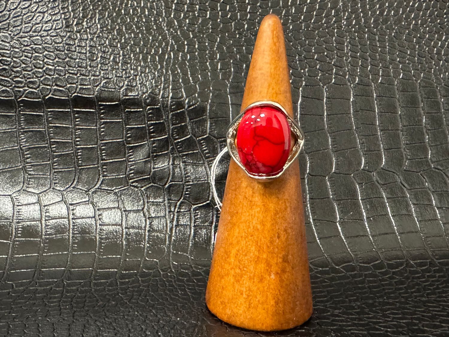 Bague rouge strié