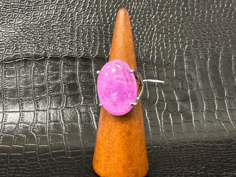 Grosse bague violette
