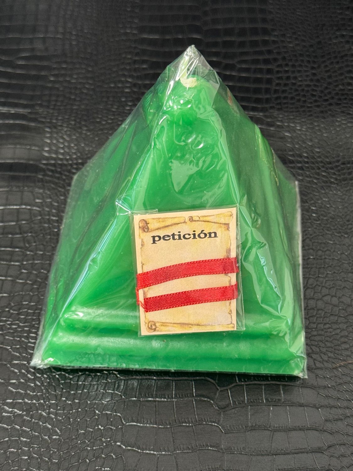 Bougie pyramide de couleur verte