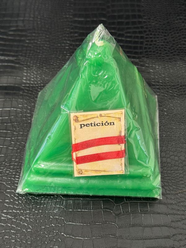 Bougie pyramide de couleur verte