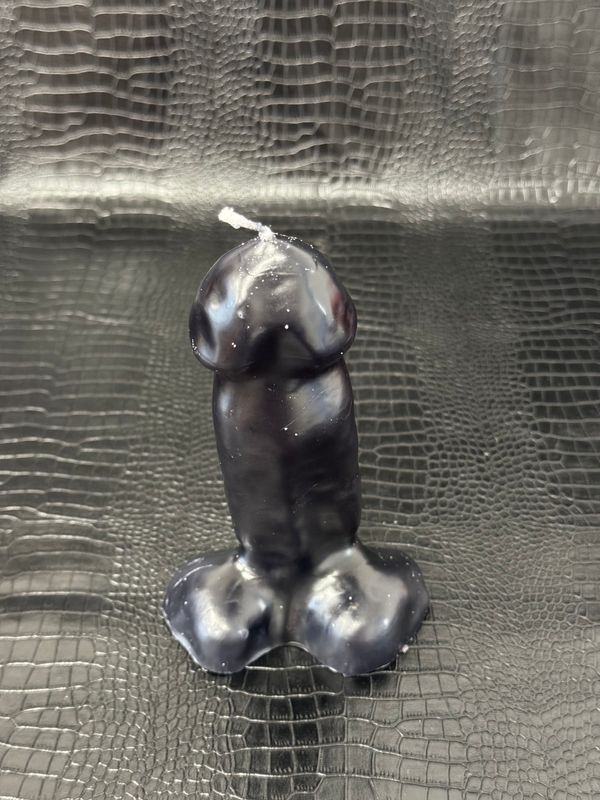 Figurines en cire, phallus couleur noir