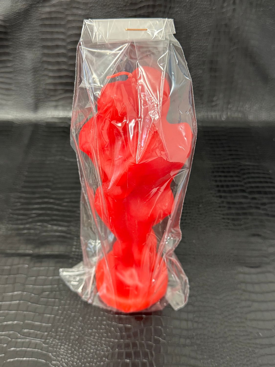 Petit couple entrelacé rouge