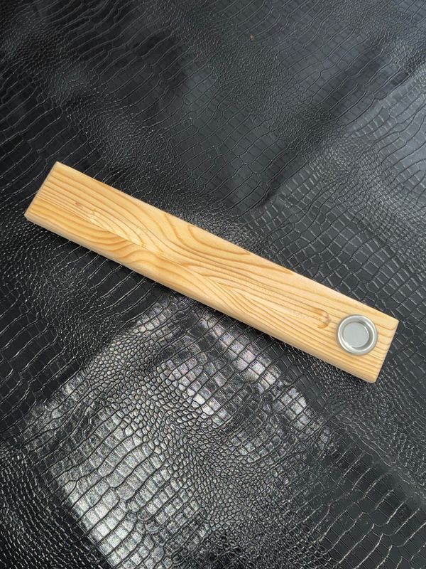 Porte encens long bâton + cône en bois clair collab
