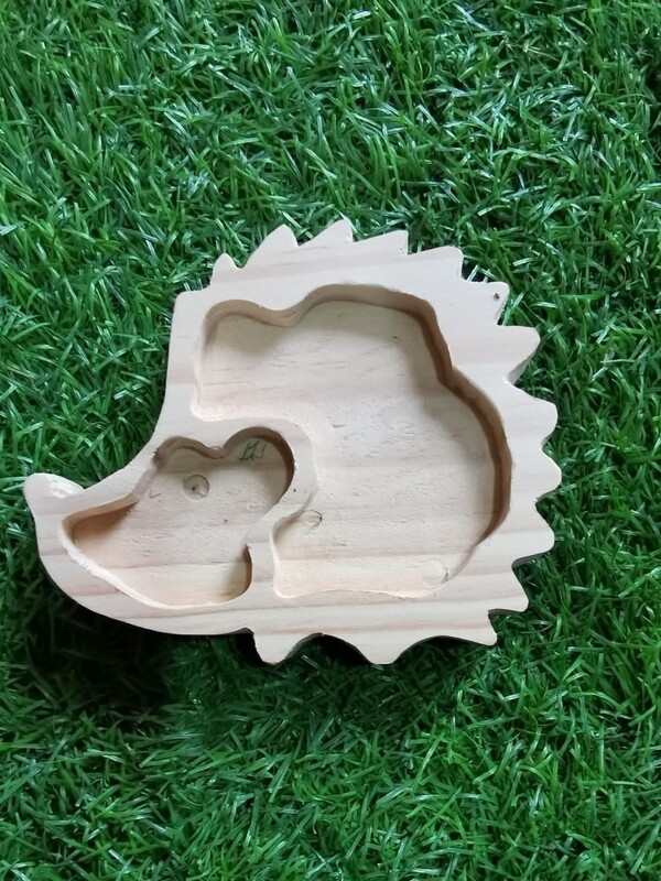 Comedero tallado en madera forma erizo
