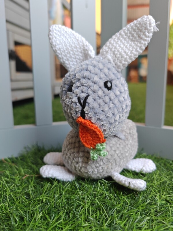 Muñeco amigurumi Rabbit mediano 