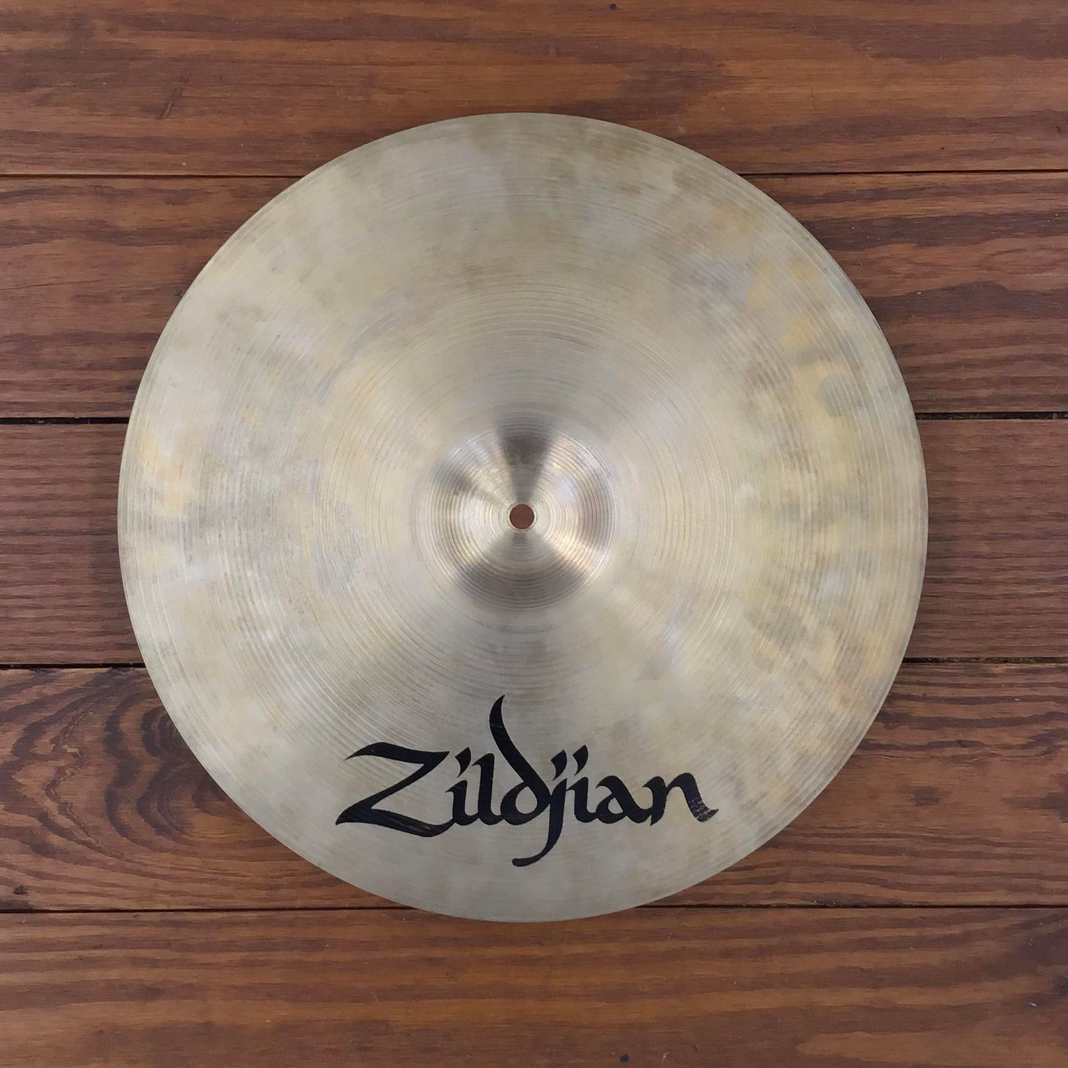 USED A Zildjian 16&quot; Medium Thin Suspended Crash Cymbal