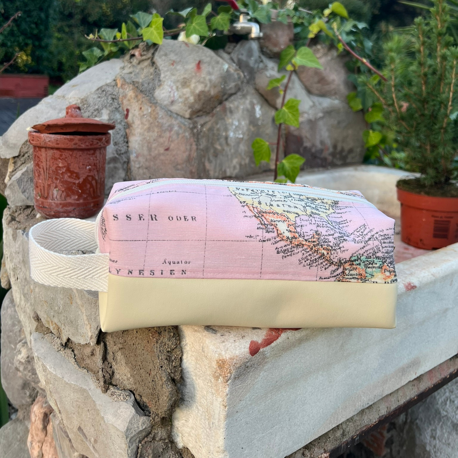 Neceser de viaje - Mapamundi Rosa