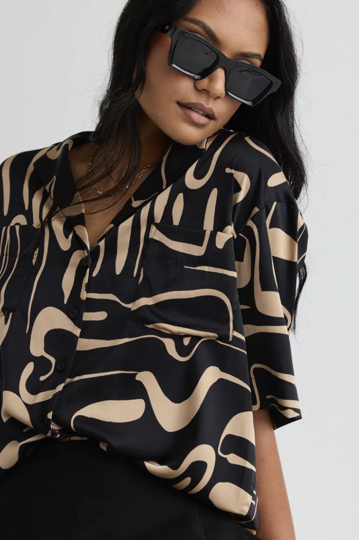 Nostalgia Black Caramel Abstract Neck Short Sleeve Shirt, Size: 12