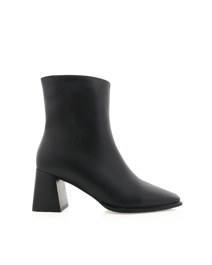 Alania Ankle Boot, Size: 6