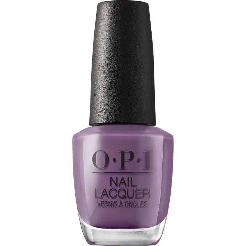 Violet brillant, vernis OPI “Grandma Kissed a Gaucho” – teinte violette profonde et brillante pour des ongles parfaits.