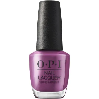 Vernis à ongles OPI N00Berry, violet avec une finition brillante pour un look raffiné et élégant.