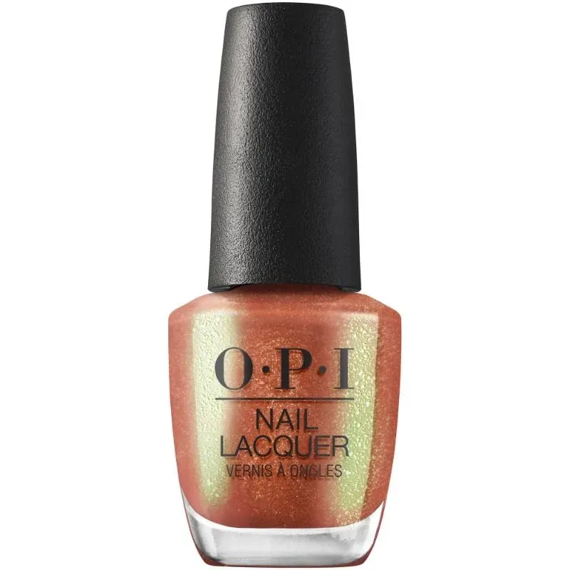 Oranje nagellak met een glinsterende afwerking, genaamd Virgoals. Ideaal voor een stralende en feestelijke look.