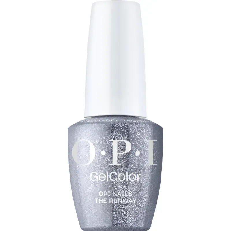 OPI nails the runway vernis gel argent avec finition pailletée. Vernis semi-permanent dans une teinte argentée brillante avec des paillettes scintillantes.