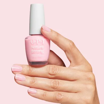 Nature Strong vegan nagellak categoriefoto met duurzame en kleurrijke OPI-lakken