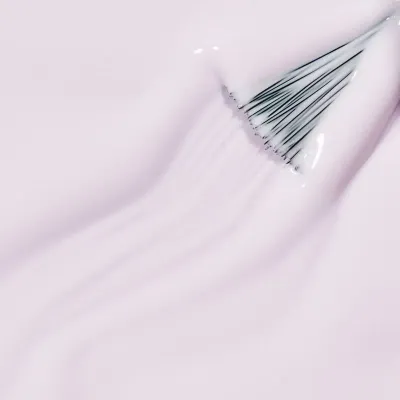 Neutre, lavande pâle, brillant, vernis à ongles OPI “Hue is the Artist?” – couleur délicate avec finition brillante.