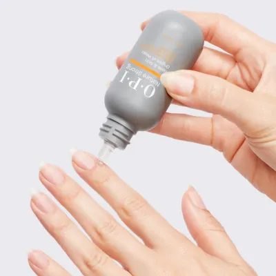 OPI Cuticle Softener met 95,1% natuurlijke ingrediënten en glycerine voor zachte, soepele nagelriemen. Vegan verzorging voor