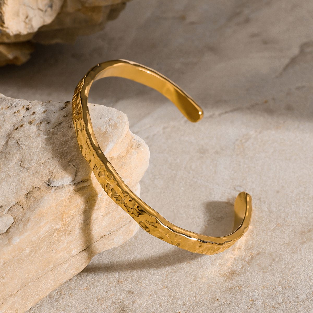 Bracelet à motif ondulé en acier inoxydable