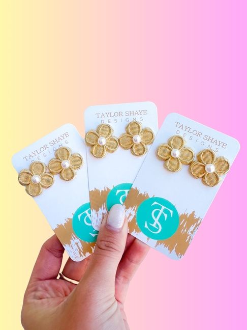 Taylor Shaye Isla Flower Studs