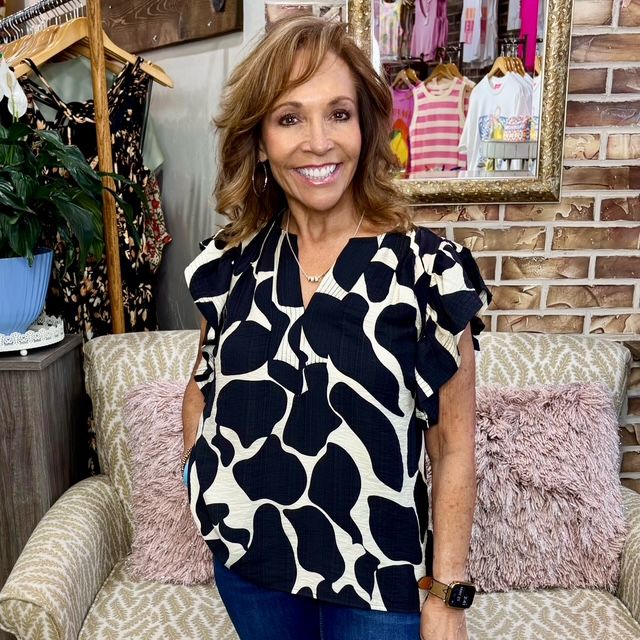 Gigio Black White Flutter Sleeve Print Top