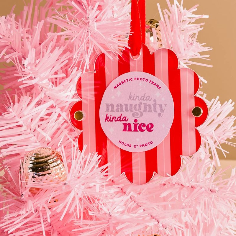 Darling Effect Scalloped Frame Ornament